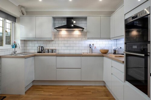 Crannog - Three Bedroom Cottage, Sleeps 6