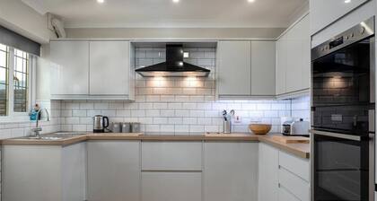 Crannog - Three Bedroom Cottage, Sleeps 6