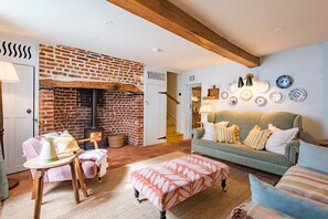 Smart TV, fireplace - Secluded gem in Deal, just seconds from the sea (Deal)