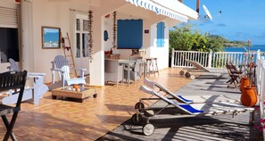 Outdoor dining - Un Petit Coin de Paradis, Avec une vue sur mer de 360 Degré (Le francois)