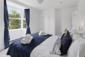 4 bedrooms, iron/ironing board, free WiFi, bed sheets
