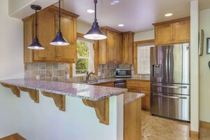 独立别墅, 多张床, 露台, 山景 (Yosemite Insiders) | 私人厨房 | 冰箱、微波炉、烤箱、炉灶