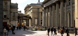 아파트 | 관광명소