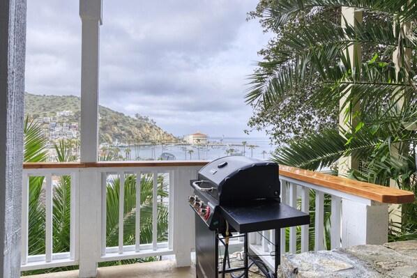 Property grounds - 108MT #3: Stunning 1BDR + Views, BBQ + Harbor Views + Golf Cart (Avalon)