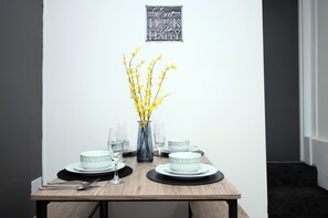 Apartment | Dining