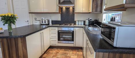 Dishwasher, cookware/dishes/utensils