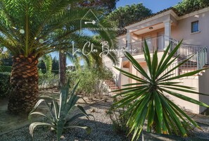Exterior detail - Renovated apartment Brise Marine II near the beach and close to St-Tropez (Gassin)