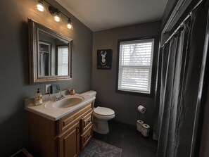 Hårføner, håndklær, såpe og sjampo