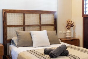 3 bedrooms, desk, free WiFi, bed sheets