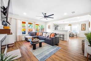 Smart TV, fireplace, books, stereo - Luxury Pool & Spa Oasis | 5mi to Downtown ATX (Austin)