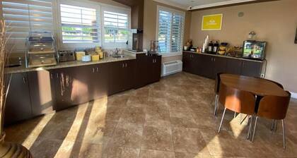 Harbour Inn and Suites