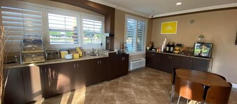 Harbour Inn and Suites