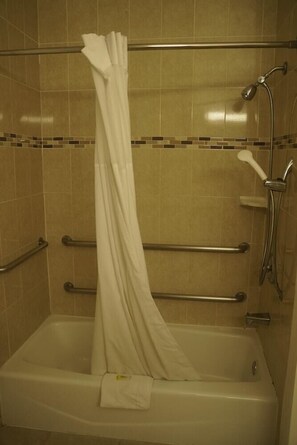 Bathroom - Harbor INN AND Suites (Garden Grove)