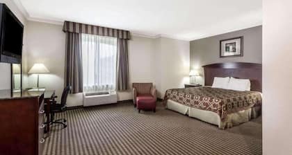 Harbour Inn and Suites