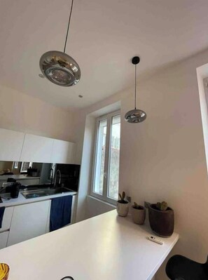 Réfrigérateur, four, lave-vaisselle