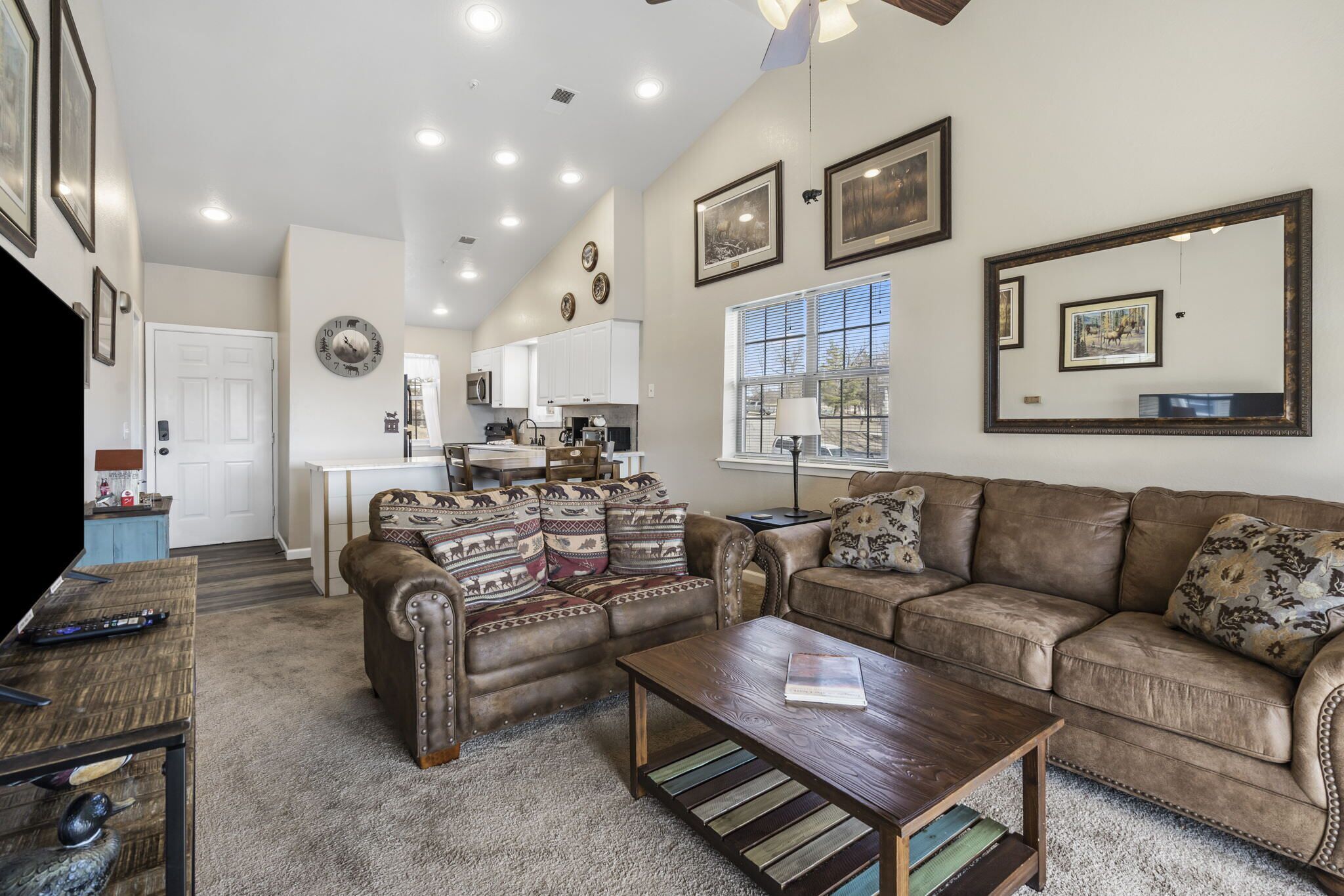 Condo, Multiple Beds, Balcony, Mountain View | Living area | 40-inch TV with digital channels