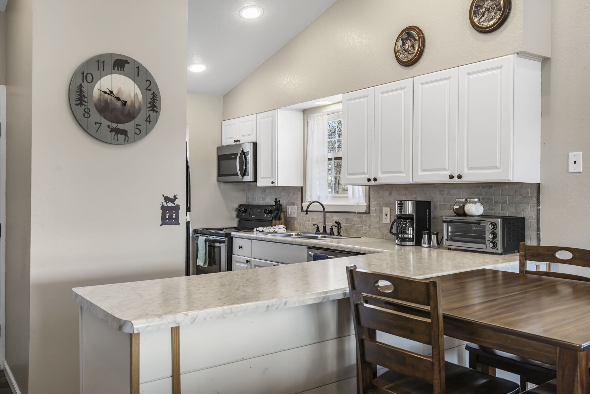 公寓客房, 多張床, 露台, 山景 | 私人廚房 | 雪櫃、微波爐、焗爐、爐具