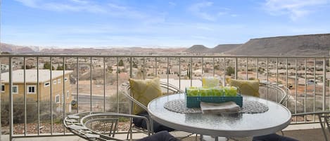 Condo, Multiple Beds, Hot Tub, Mountain View | Outdoor dining