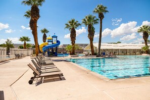 Outdoor pool - Byron's Overlook (St. George)