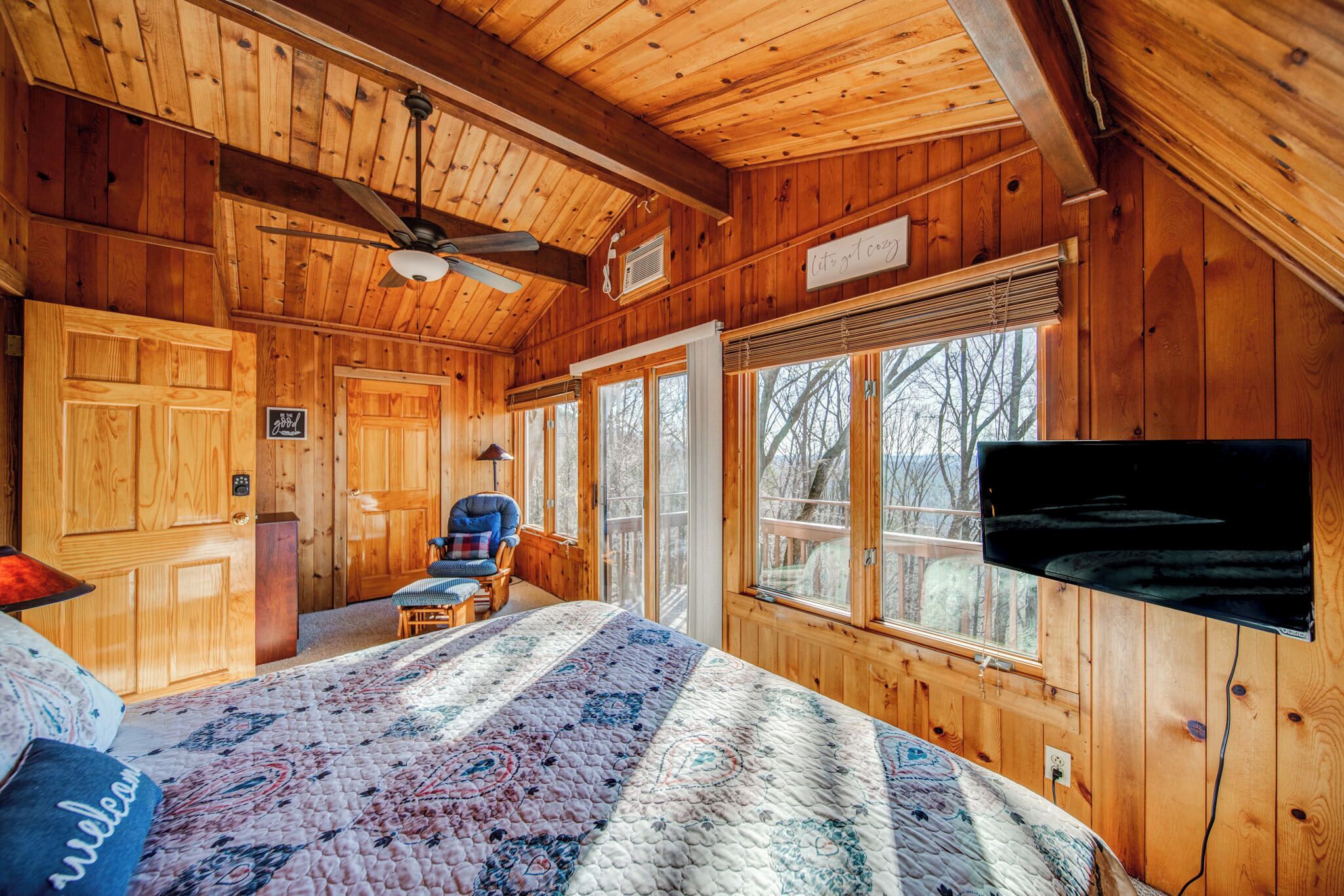 Kabin, Beberapa Tempat Tidur, patio, pemandangan gunung (Cozy Bear at Bent Tree) | 3 kamar tidur dan didekorasi berbeda-beda