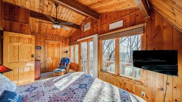Kabin, Beberapa Tempat Tidur, patio, pemandangan gunung (Cozy Bear at Bent Tree) | 3 kamar tidur dan didekorasi berbeda-beda