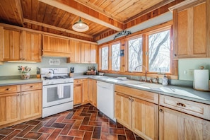 Cabin, Multiple Beds, Patio, Mountain View (Cozy Bear at Bent Tree) | Private kitchen | Fridge, microwave, oven, stovetop - Cozy Bear at Bent Tree Mountain Home (Jasper)