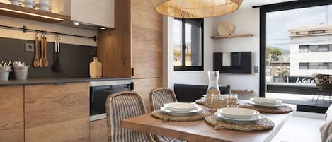 华丽公寓 (Balisse 9) | 起居区 | 42-英寸智能电视(配备数码频道)、电视、Netflix