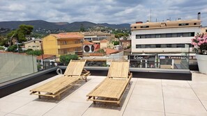 Apartemen Deluks (Balisse 11) | Teras/patio