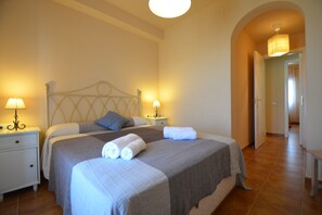 2 chambres, fer et planche à repasser, Wi-Fi gratuit, draps fournis