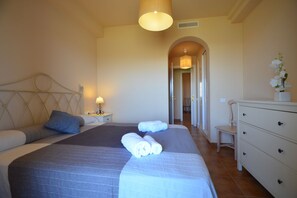 2 slaapkamers, een strijkplank/strijkijzer, gratis wifi, beddengoed