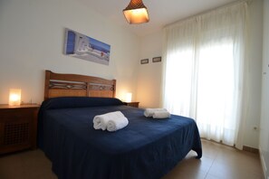2 dormitorios, tabla de planchar con plancha, wifi gratis y ropa de cama