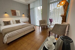 Ropa de cama de alta calidad y escritorio 