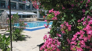 Seasonal outdoor pool, open 8:00 AM to 9:30 PM, pool umbrellas