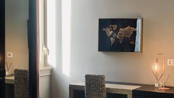 Camera doppia | Copriletto in piuma, una cassaforte in camera, con stile personalizzato