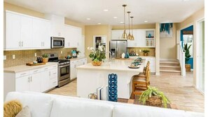 Private kitchen - Gorgeous and cozy house close everything! (Lake Elsinore)