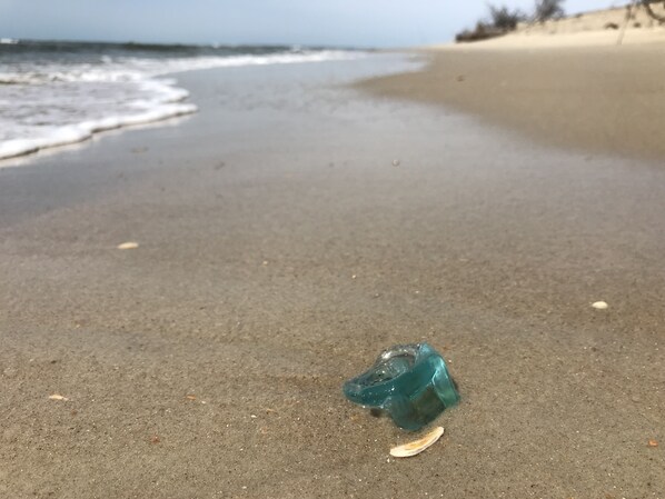 Beach towels - Relax, unwind in beautiful coastal cottage near exquisite Cape Hatteras Seashore (Buxton)