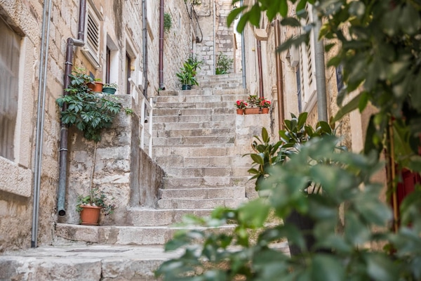 Vista frontal de la propiedad