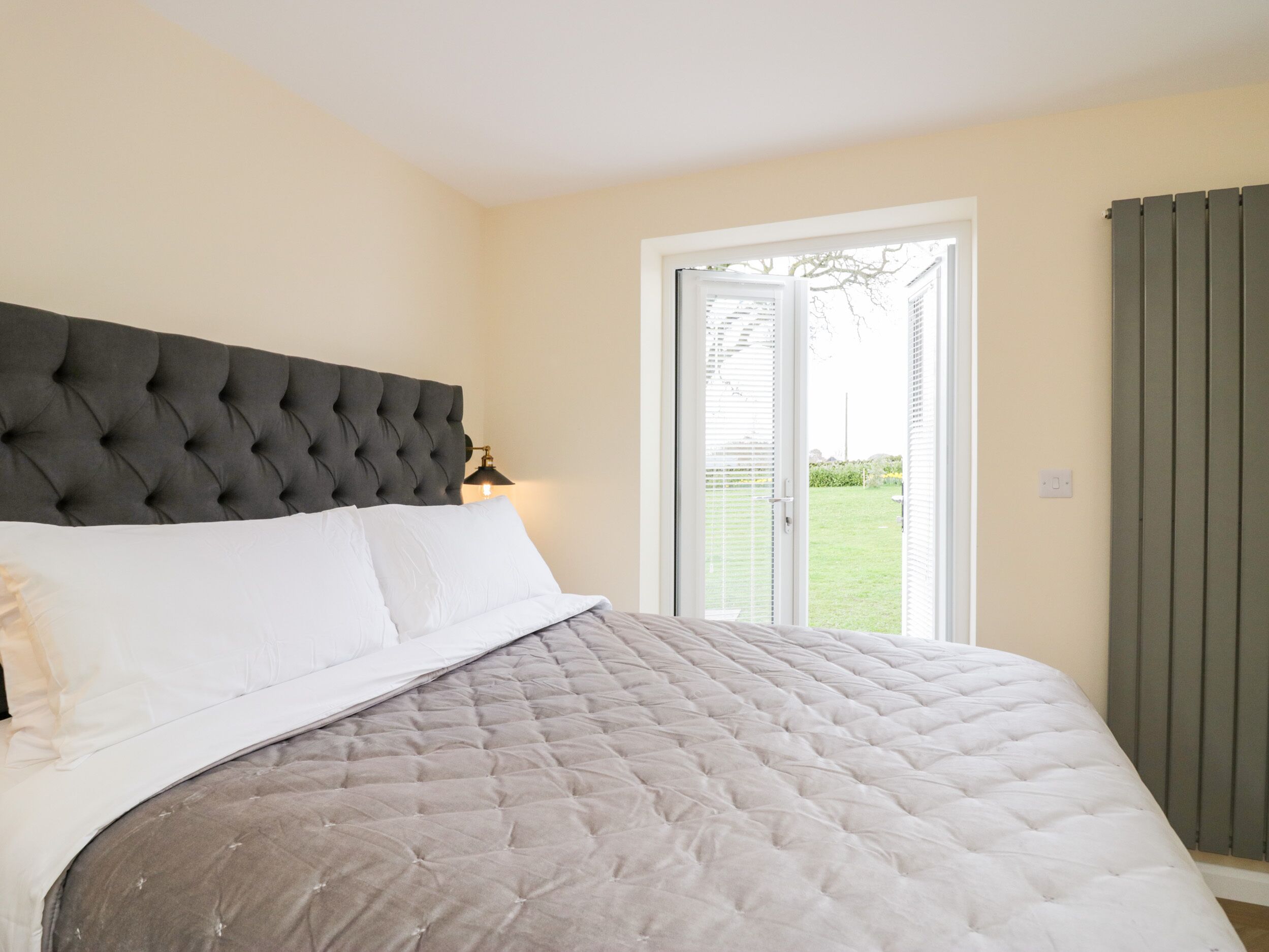 2 habitaciones, decoración personalizada y muebles diferentes 