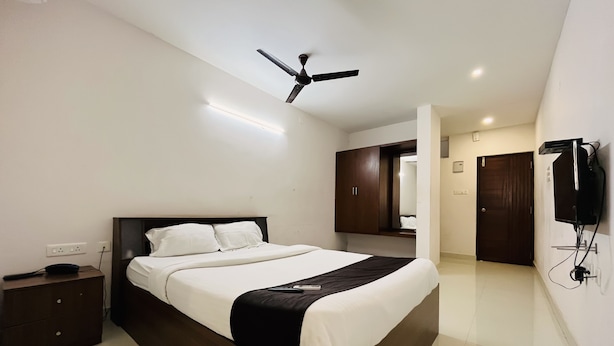 Standard Room | Desk, WiFi (free) - Royal Regency (Mangaluru)