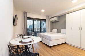 Estudio Premier | Tabla de planchar con plancha, wifi gratis y ropa de cama 