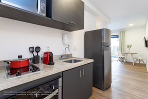 Appartement | Cuisine privée | Grand réfrigérateur, micro-ondes, cafetière/bouilloire