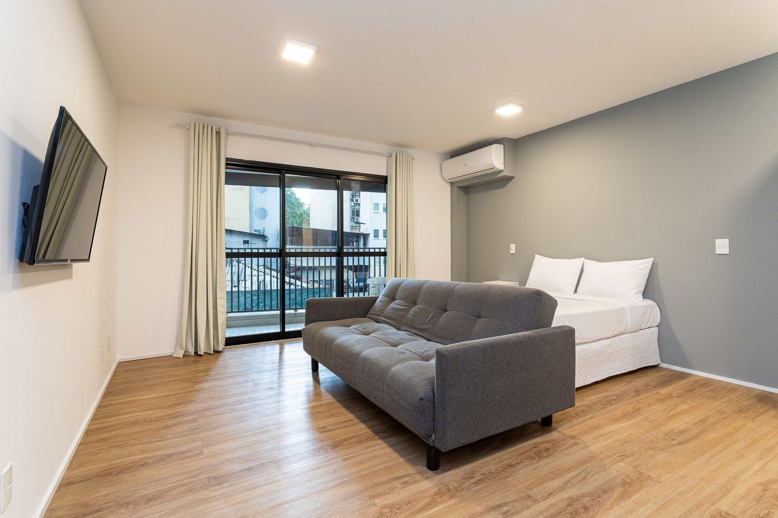 Estudio junior | Área de sala de estar | Televisión LCD de 32 pulgadas con canales digitales y televisión 