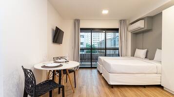 Estúdio premier | Ferros/tábuas de passar roupa, Wi-Fi de cortesia, roupa de cama