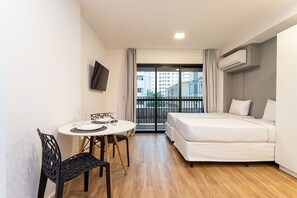 Premier Studio | Iron/ironing board, free WiFi, bed sheets - Aurora Paulistana by Viva - Prédio completo a passos do Metrô República (São Paulo)