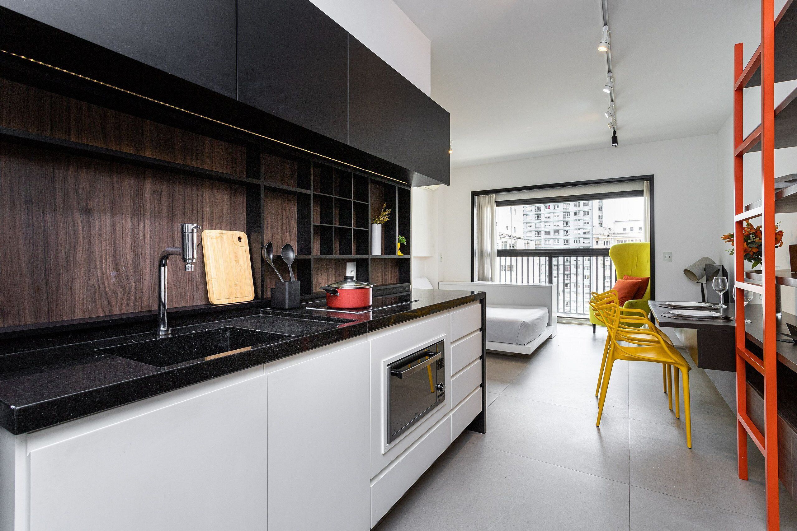 Estúdio conforto | Cozinha privada | Geladeira grande, micro-ondas, fogão, cooktop