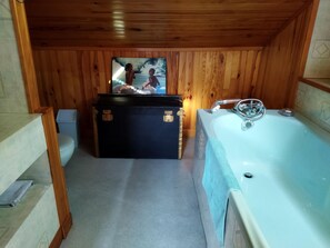 Haartrockner, Handtücher, Seife, Shampoo