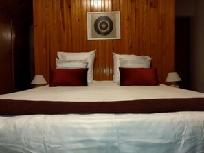 1 bedroom, in-room safe, desk, free WiFi