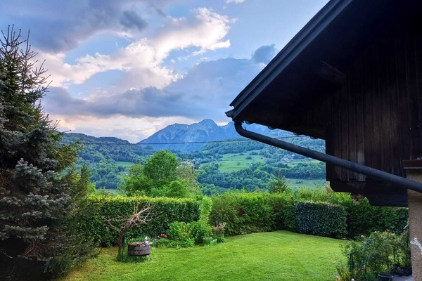 Vue Montagne depuis le jardin commun