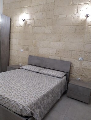 1 bedroom, desk, free WiFi, bed sheets - Boffy Houses 2 (Lecce)