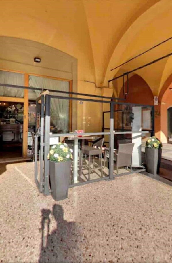 Outdoor dining - Vintage bright& cosy central apartament (Carpi)